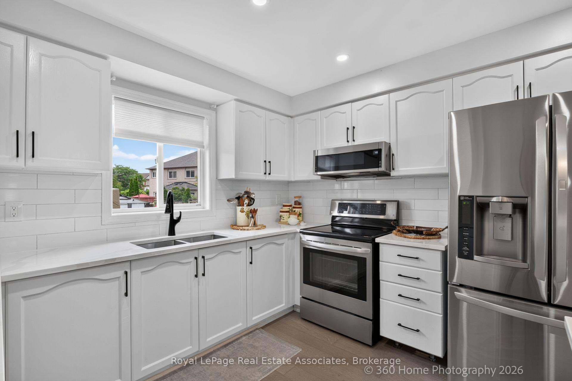 Photo 21 of 43 Hillsburgh Drive, Brampton, Fletcher's Meadow — HOMEH