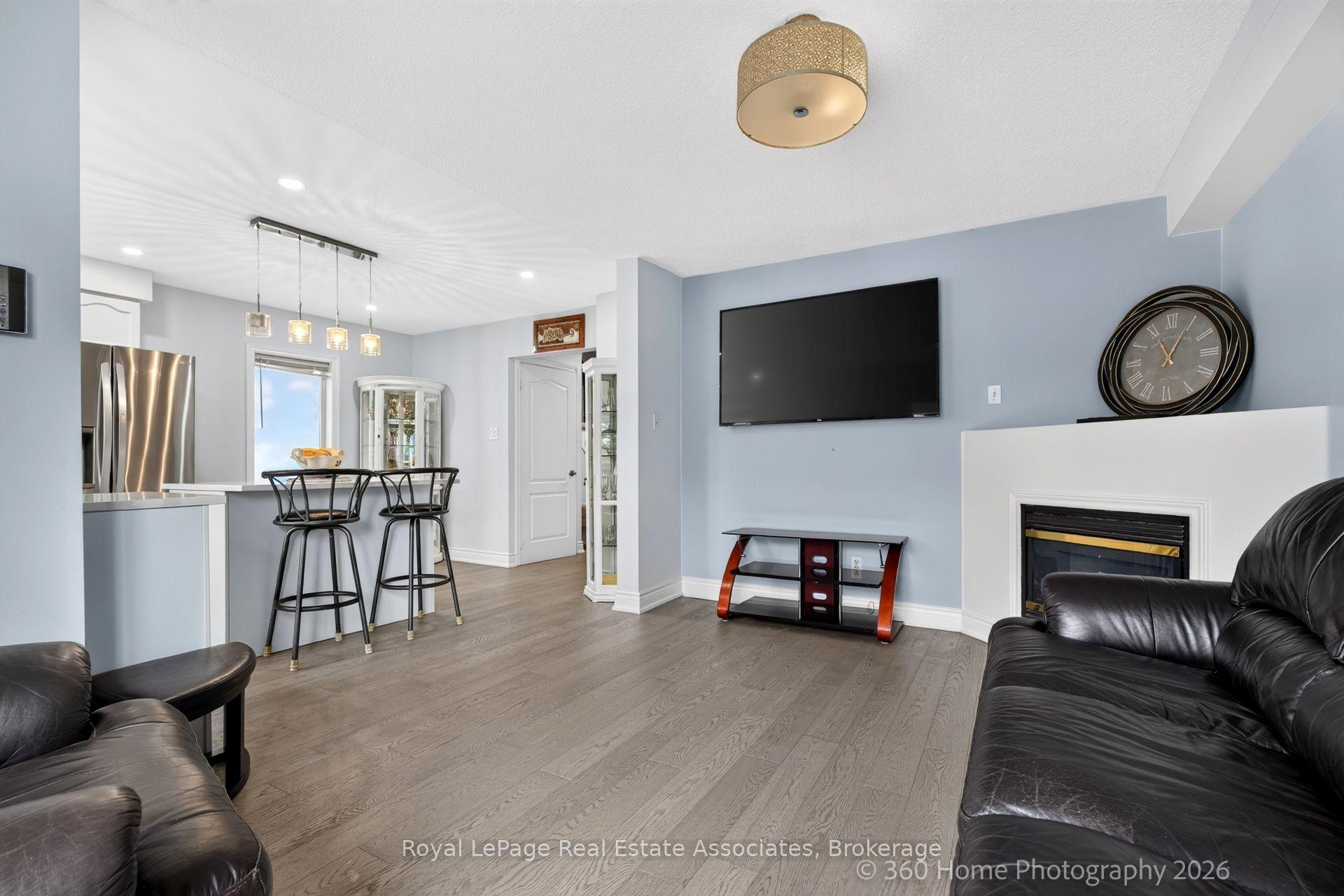 Photo 25 of 43 Hillsburgh Drive, Brampton, Fletcher's Meadow — HOMEH