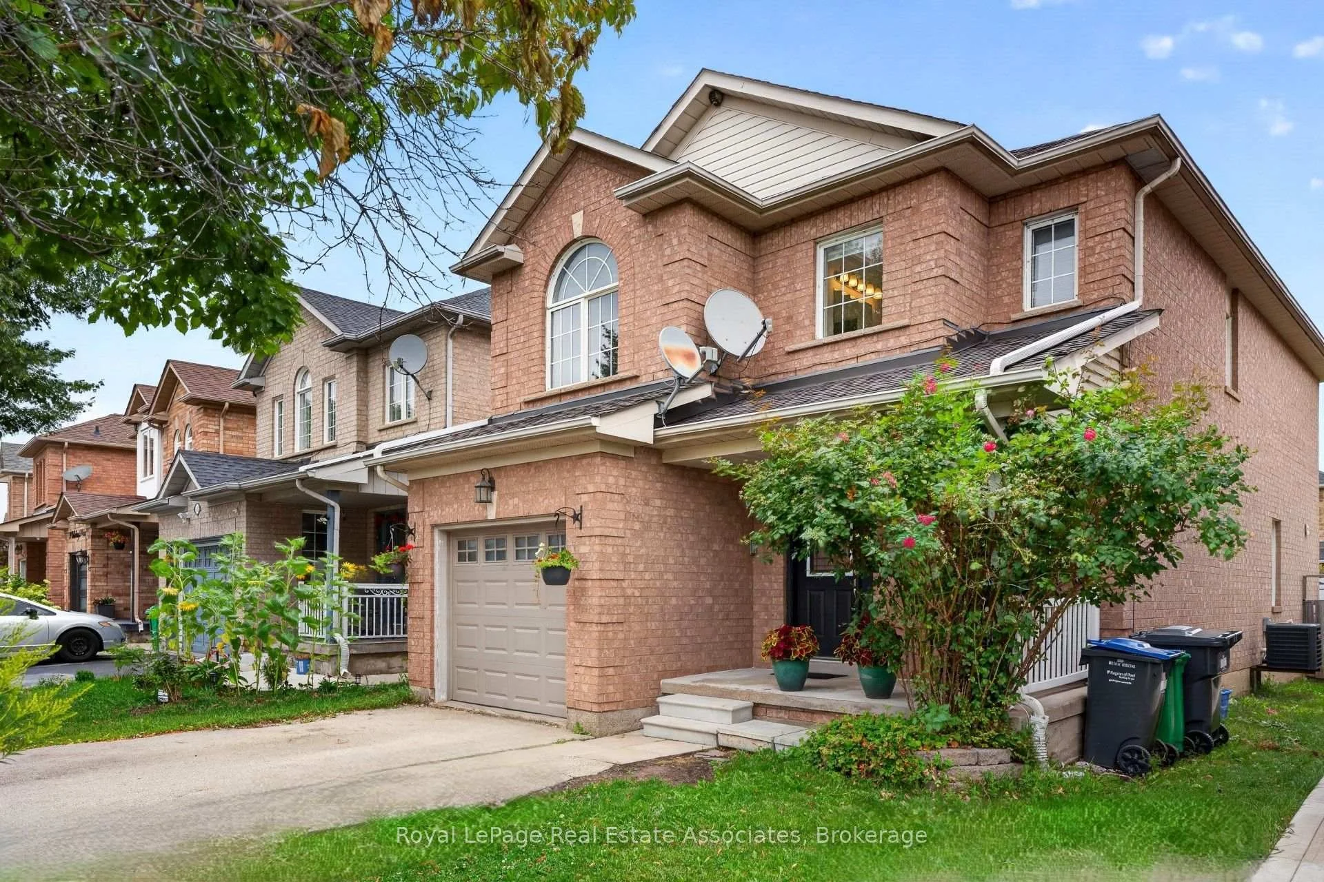 Photo 1 of 43 Hillsburgh Drive, Brampton, Fletcher's Meadow — HOMEH