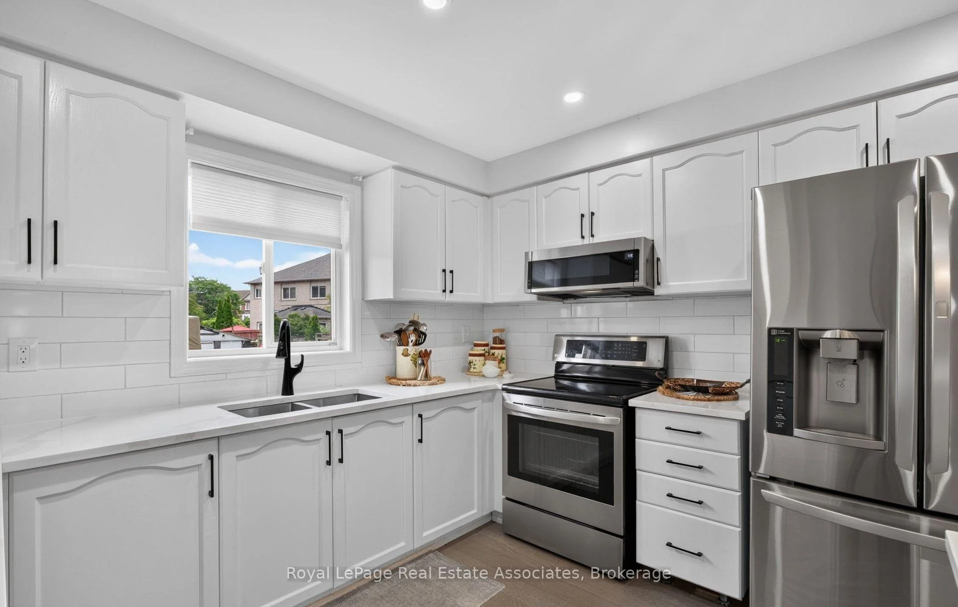 Photo 18 of 43 Hillsburgh Drive, Brampton, Fletcher's Meadow — HOMEH