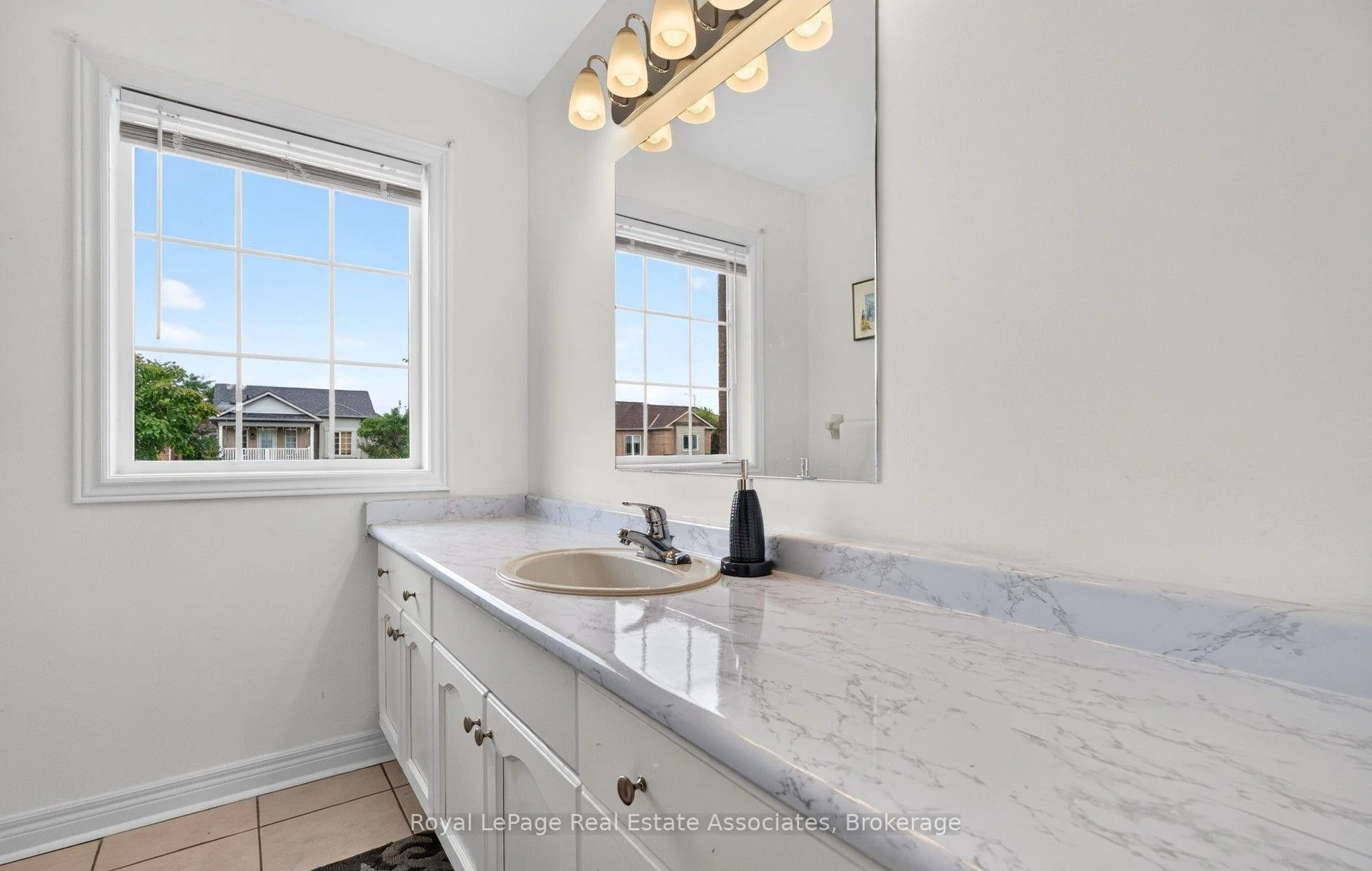 Photo 42 of 43 Hillsburgh Drive, Brampton, Fletcher's Meadow — HOMEH