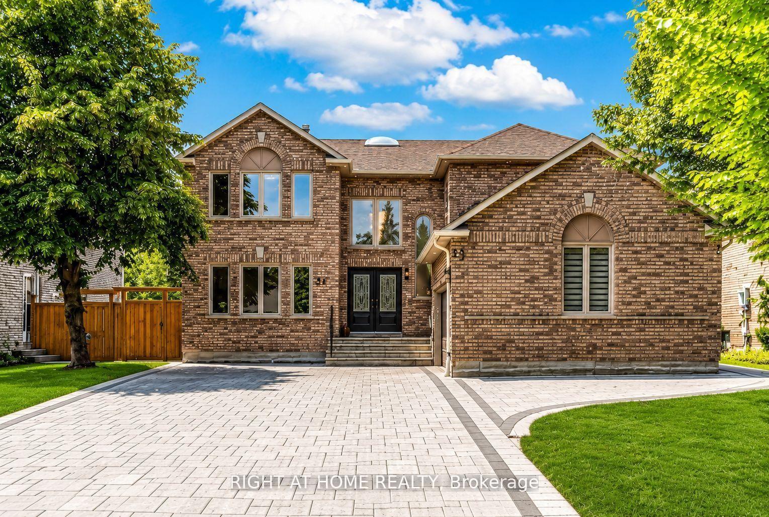 Photo 2 of 35 Harmony Hill Crescent, Richmond Hill, Mill Pond — HOMEH
