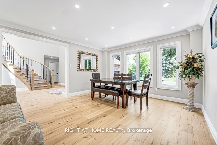 Photo 10 of 35 Harmony Hill Crescent, Richmond Hill, Mill Pond — HOMEH