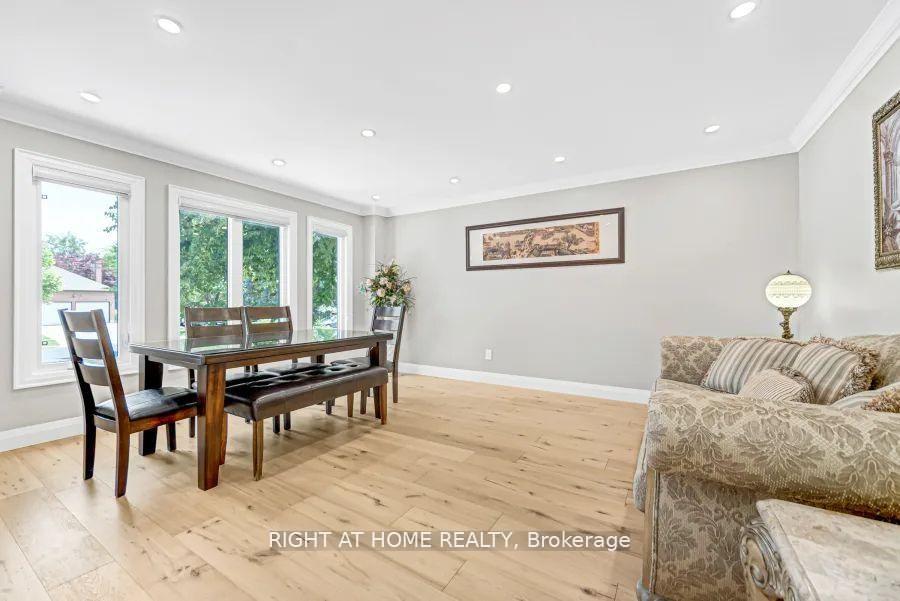 Photo 9 of 35 Harmony Hill Crescent, Richmond Hill, Mill Pond — HOMEH