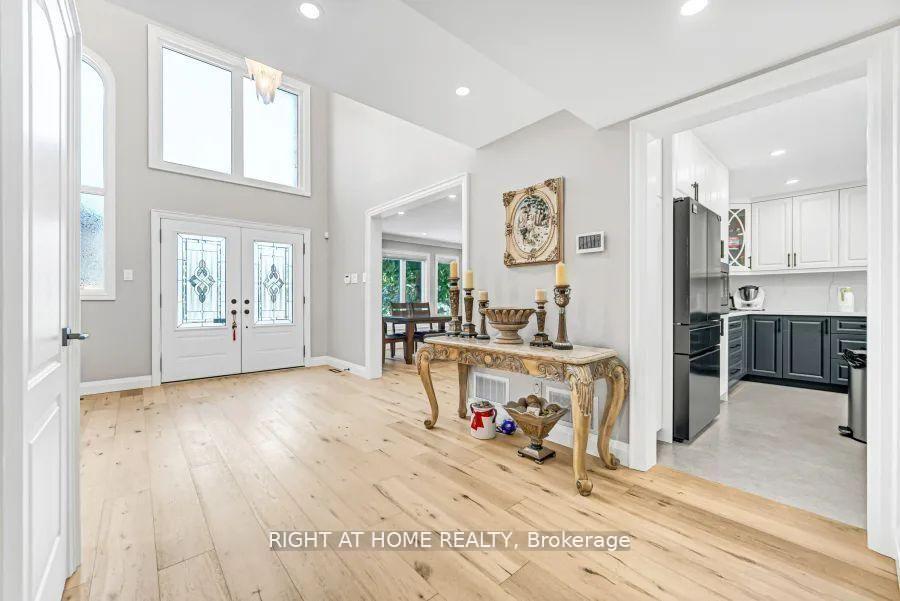 Photo 11 of 35 Harmony Hill Crescent, Richmond Hill, Mill Pond — HOMEH