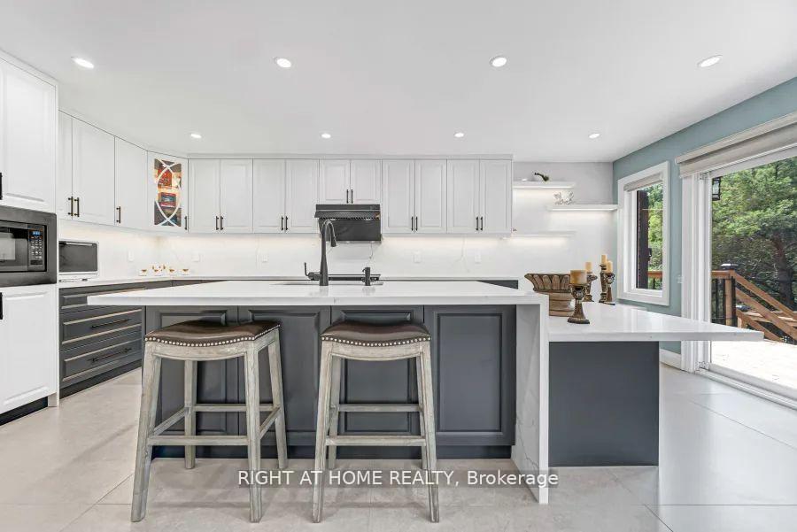 Photo 12 of 35 Harmony Hill Crescent, Richmond Hill, Mill Pond — HOMEH