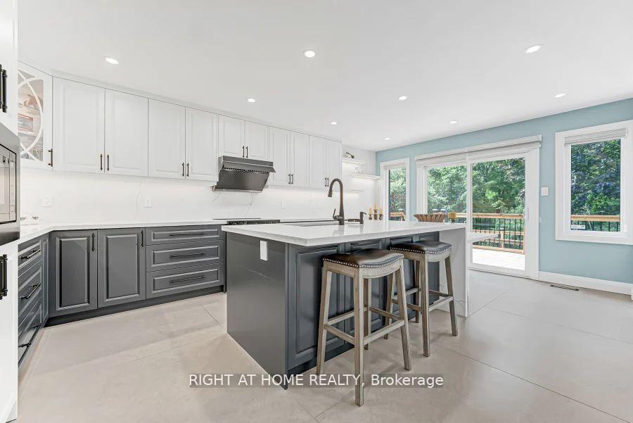 Photo 13 of 35 Harmony Hill Crescent, Richmond Hill, Mill Pond — HOMEH