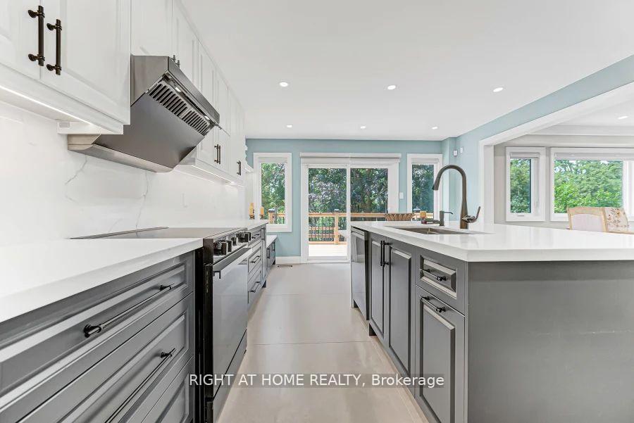 Photo 14 of 35 Harmony Hill Crescent, Richmond Hill, Mill Pond — HOMEH