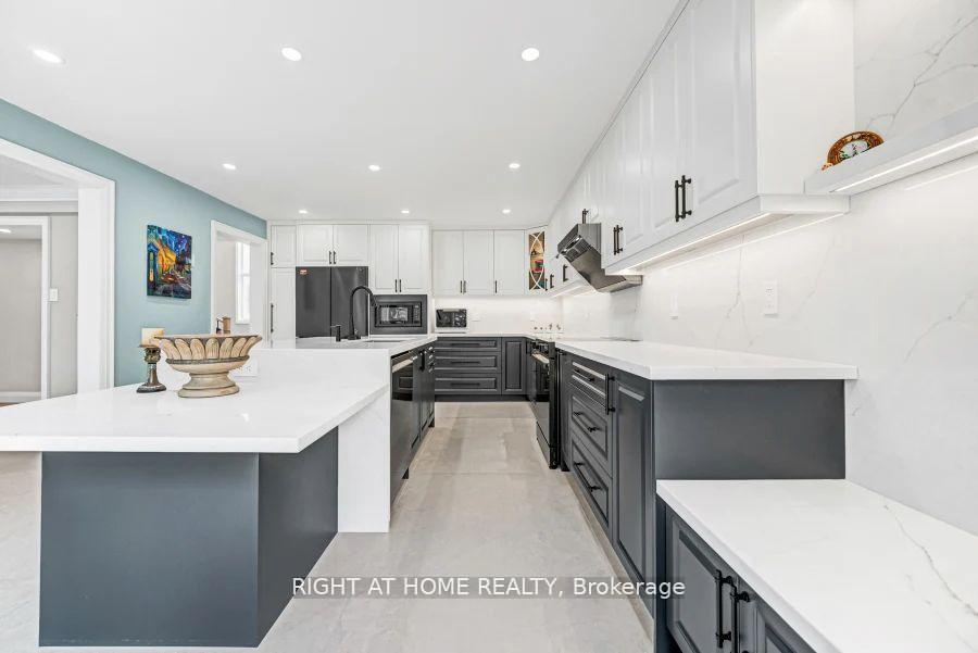 Photo 15 of 35 Harmony Hill Crescent, Richmond Hill, Mill Pond — HOMEH