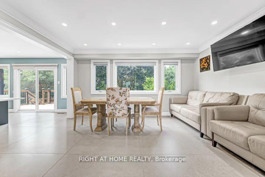Photo 18 of 35 Harmony Hill Crescent, Richmond Hill, Mill Pond — HOMEH