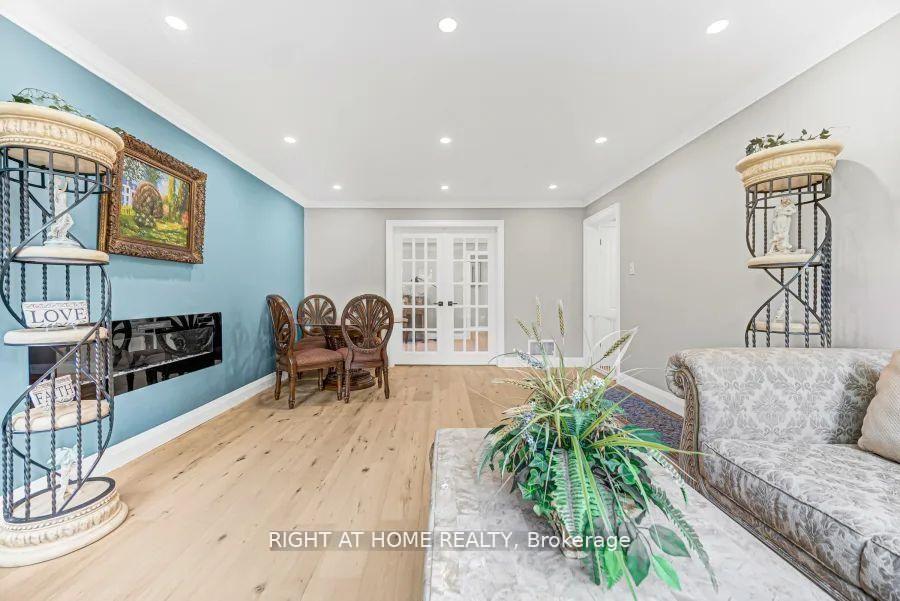 Photo 21 of 35 Harmony Hill Crescent, Richmond Hill, Mill Pond — HOMEH