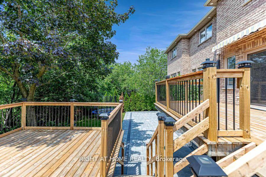 Photo 22 of 35 Harmony Hill Crescent, Richmond Hill, Mill Pond — HOMEH