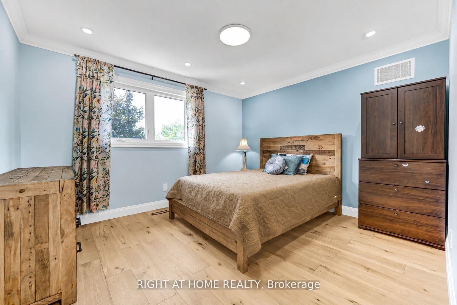 Photo 38 of 35 Harmony Hill Crescent, Richmond Hill, Mill Pond — HOMEH