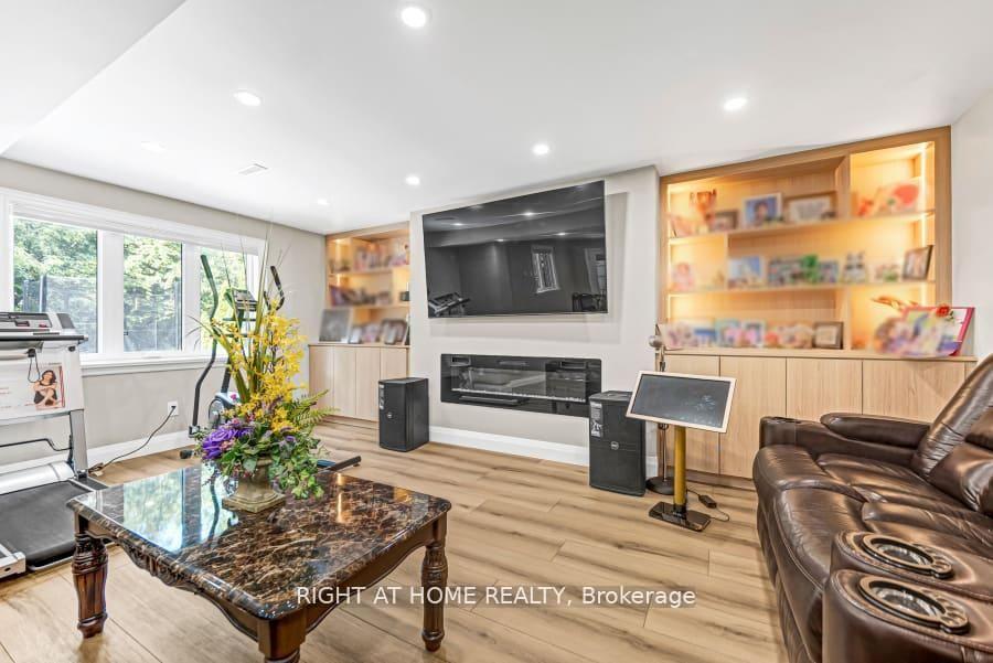 Photo 40 of 35 Harmony Hill Crescent, Richmond Hill, Mill Pond — HOMEH