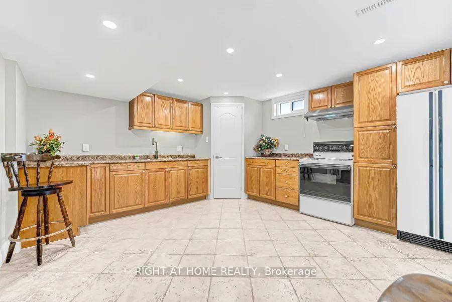 Photo 41 of 35 Harmony Hill Crescent, Richmond Hill, Mill Pond — HOMEH