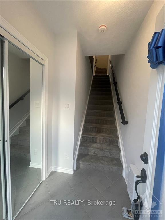 Photo 2 of 604 Lapland Terrace, Ottawa, Kanata - Emerald Meadows/Trailwest — HOMEH