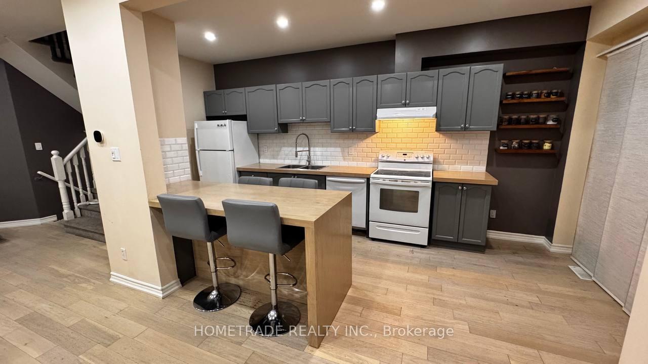 Photo 2 of 231 Denise Circle, Newmarket, Summerhill Estates — HOMEH