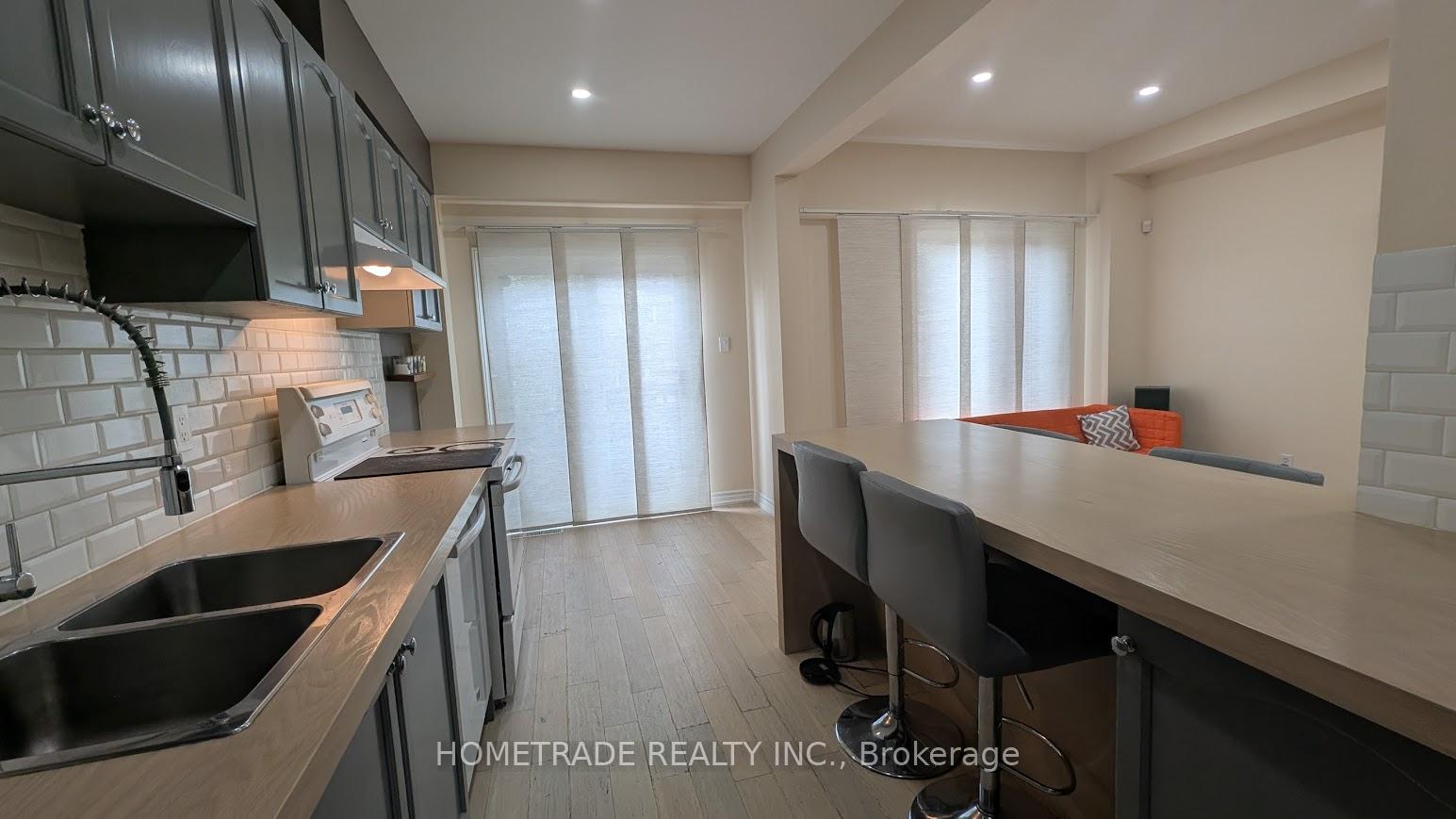 Photo 6 of 231 Denise Circle, Newmarket, Summerhill Estates — HOMEH