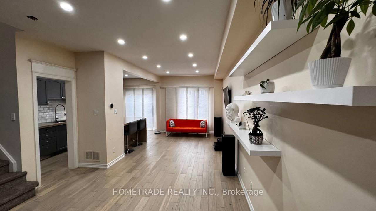 Photo 5 of 231 Denise Circle, Newmarket, Summerhill Estates — HOMEH