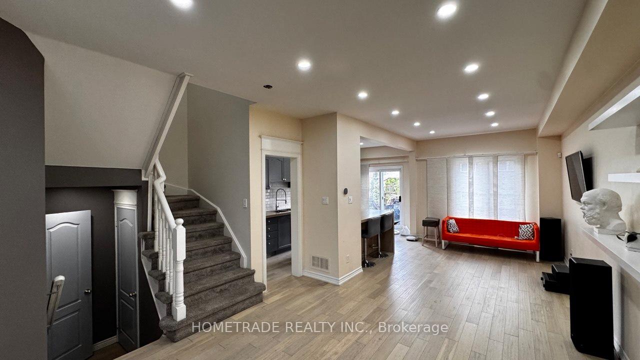 Photo 10 of 231 Denise Circle, Newmarket, Summerhill Estates — HOMEH