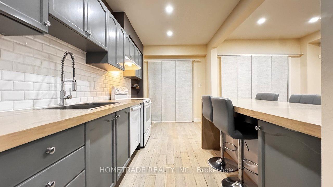 Photo 35 of 231 Denise Circle, Newmarket, Summerhill Estates — HOMEH