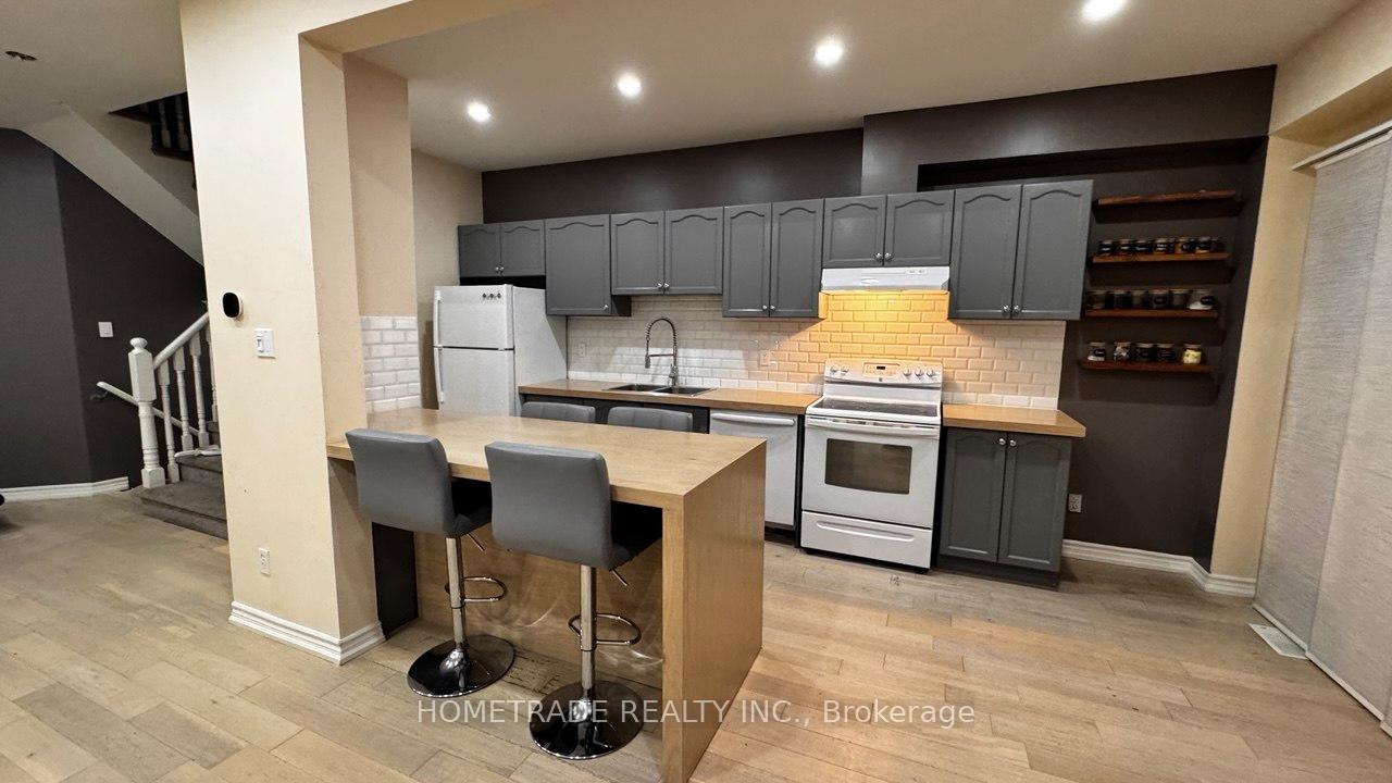 Photo 40 of 231 Denise Circle, Newmarket, Summerhill Estates — HOMEH