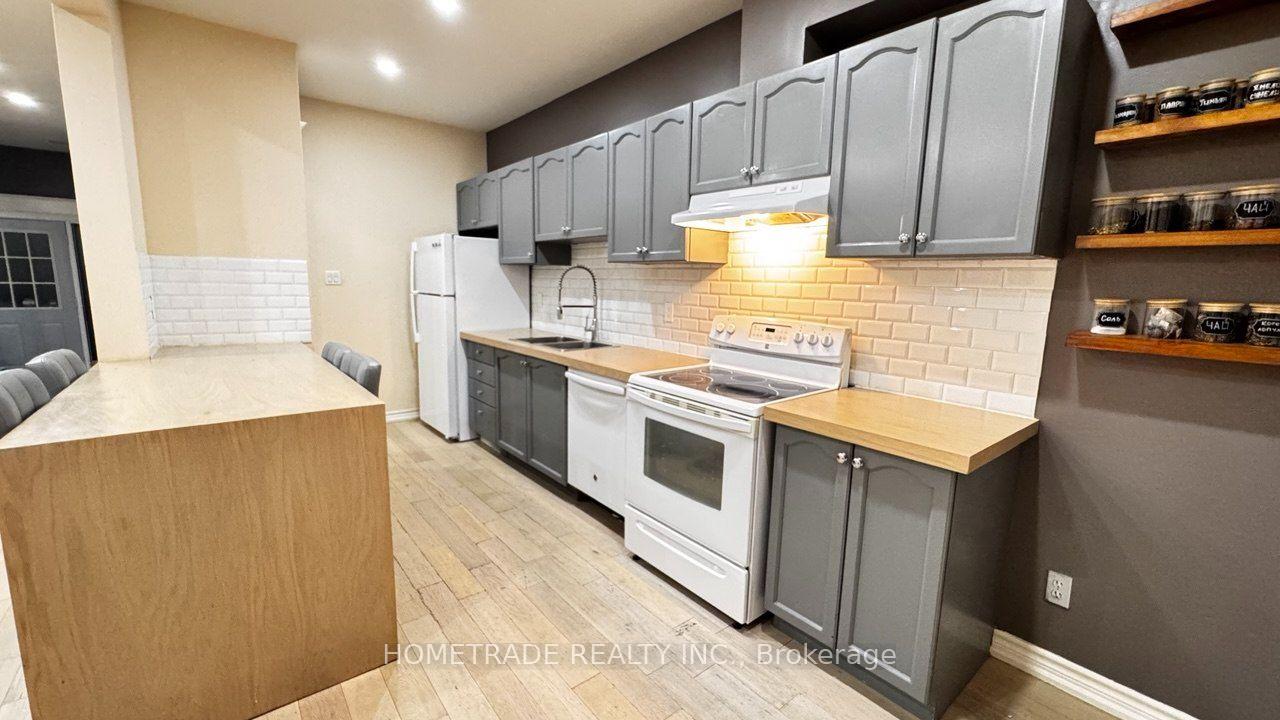 Photo 39 of 231 Denise Circle, Newmarket, Summerhill Estates — HOMEH