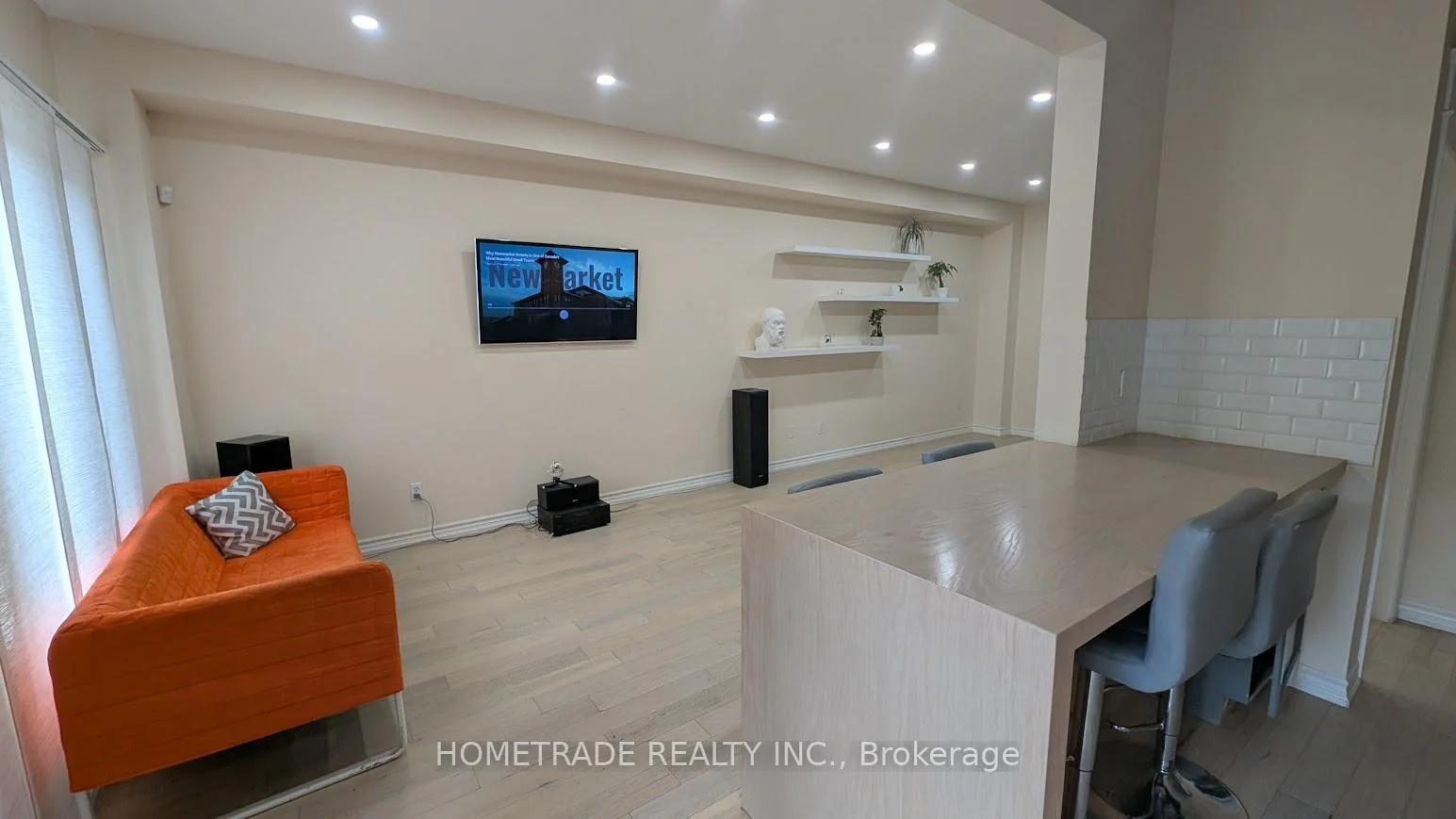Photo 9 of 231 Denise Circle, Newmarket, Summerhill Estates — HOMEH