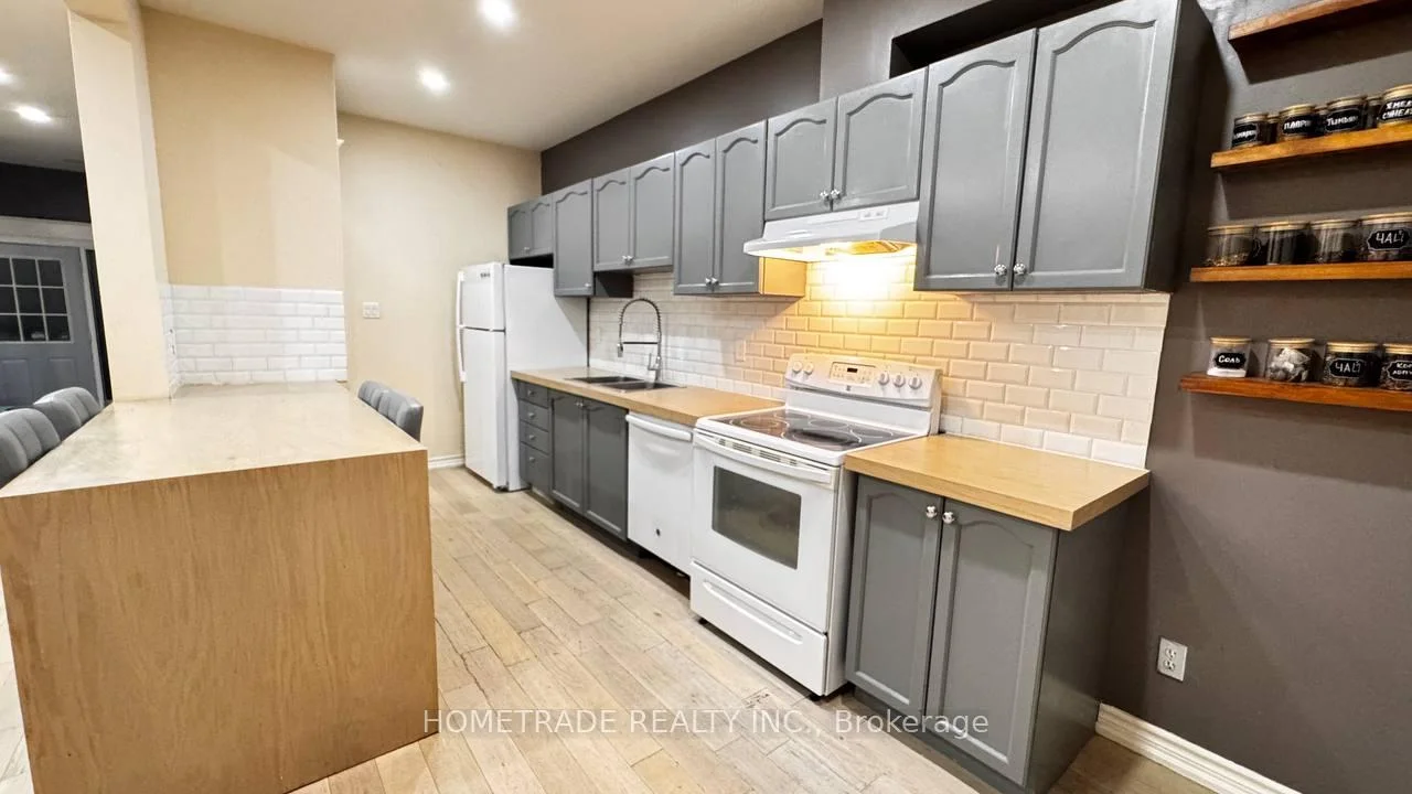 Photo 15 of 231 Denise Circle, Newmarket, Summerhill Estates — HOMEH