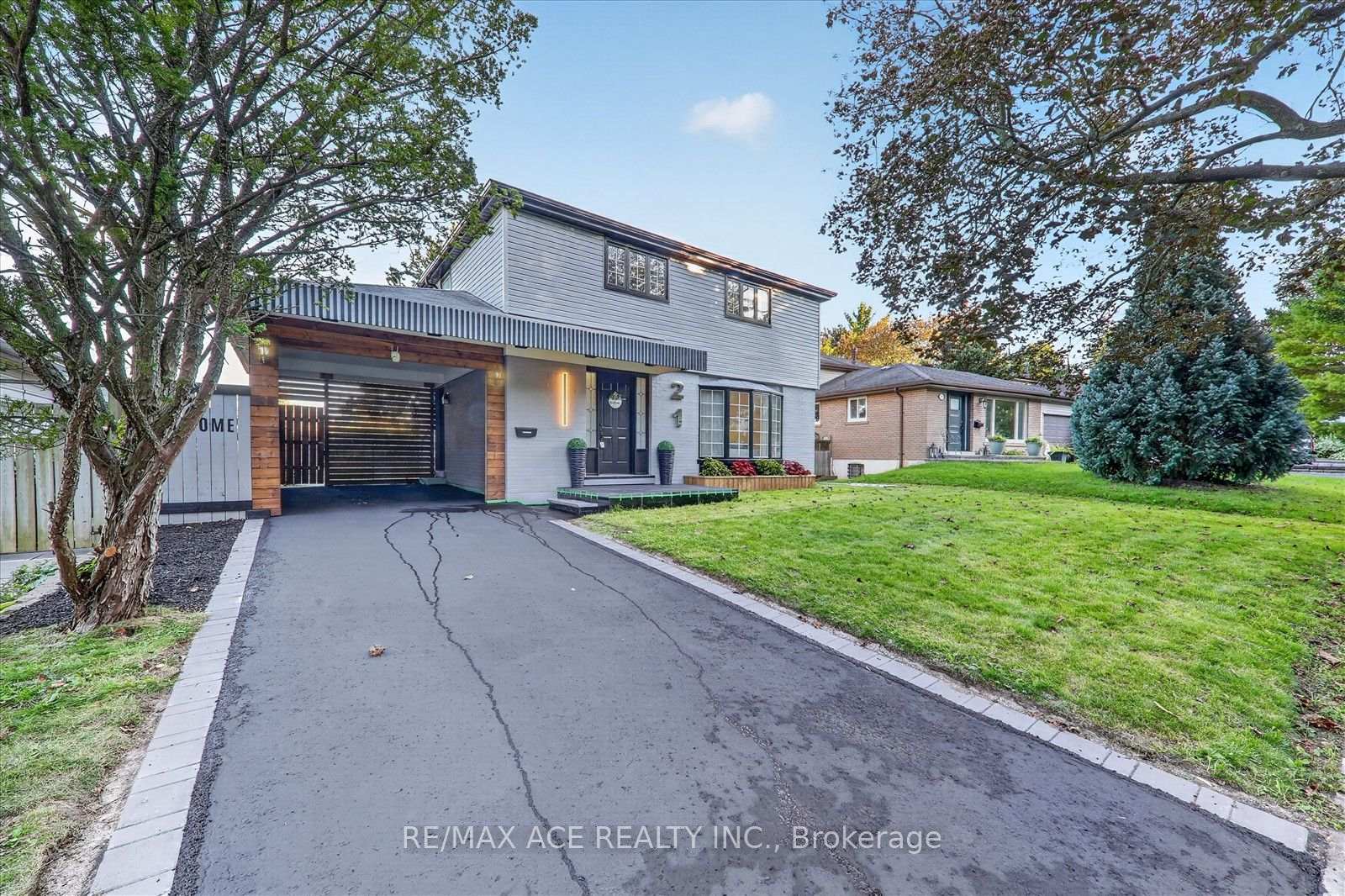 Photo 2 of 21 Sir Raymond Drive, Scarborough, Guildwood — HOMEH