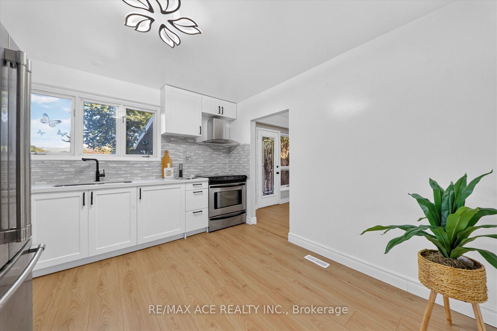 Photo 13 of 21 Sir Raymond Drive, Scarborough, Guildwood — HOMEH