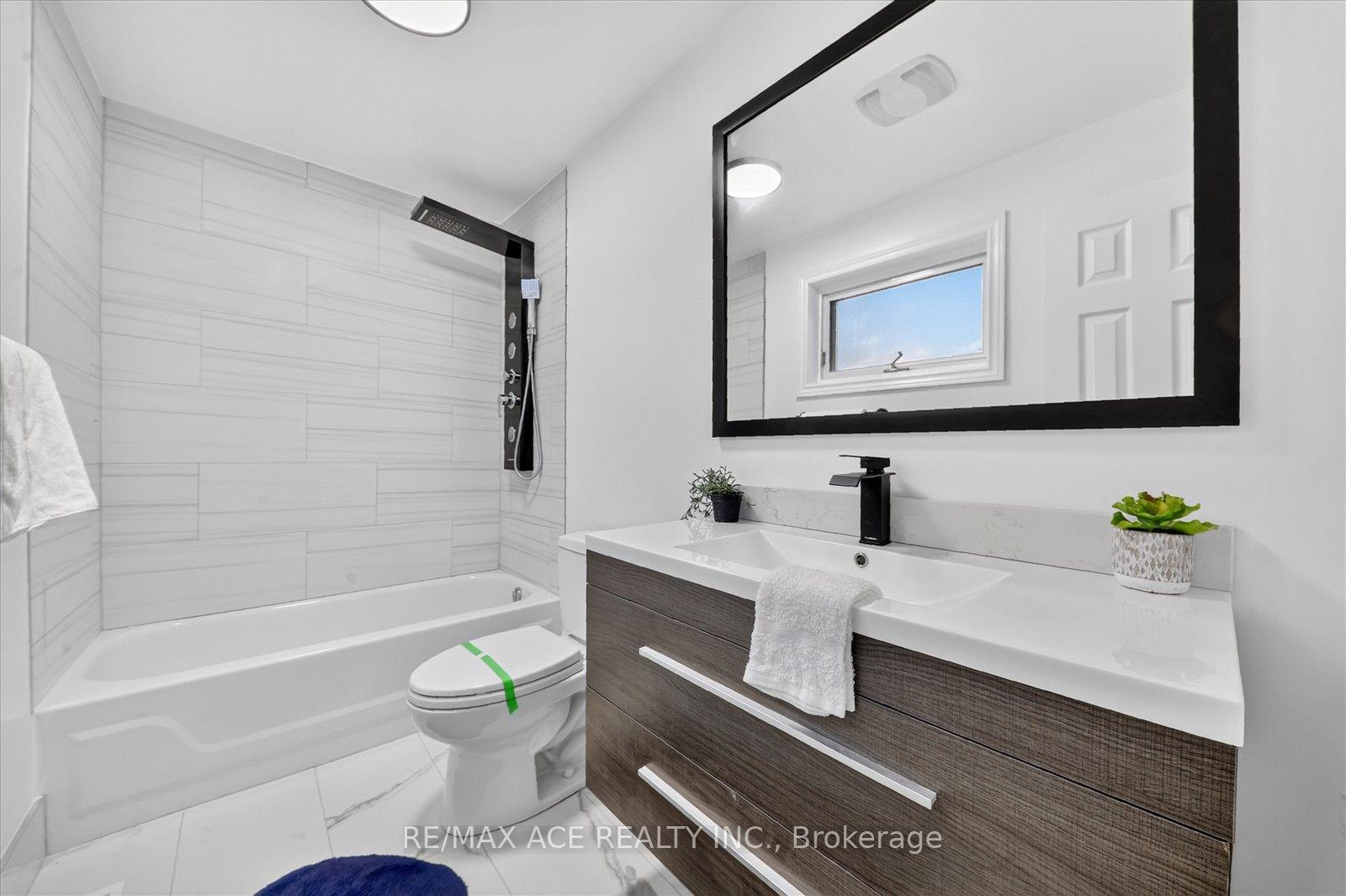 Photo 15 of 21 Sir Raymond Drive, Scarborough, Guildwood — HOMEH