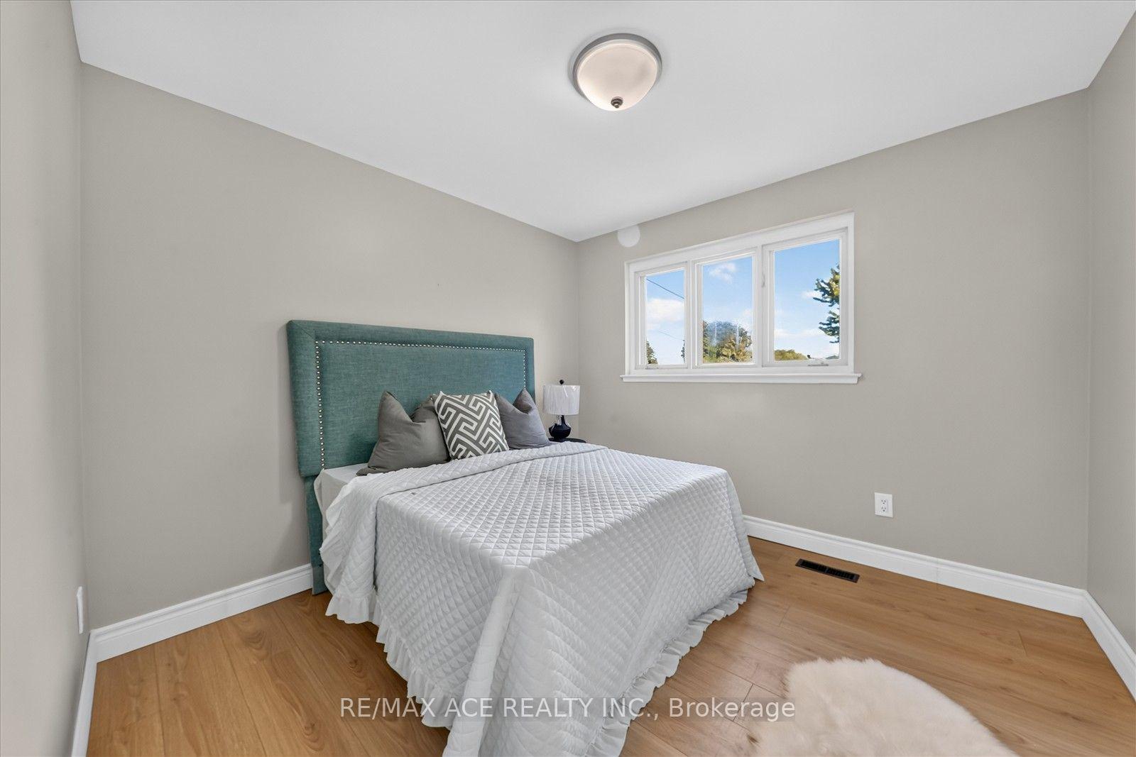 Photo 22 of 21 Sir Raymond Drive, Scarborough, Guildwood — HOMEH