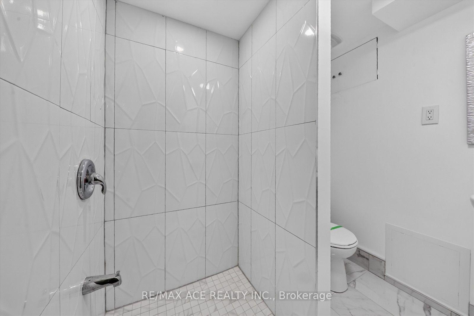 Photo 32 of 21 Sir Raymond Drive, Scarborough, Guildwood — HOMEH