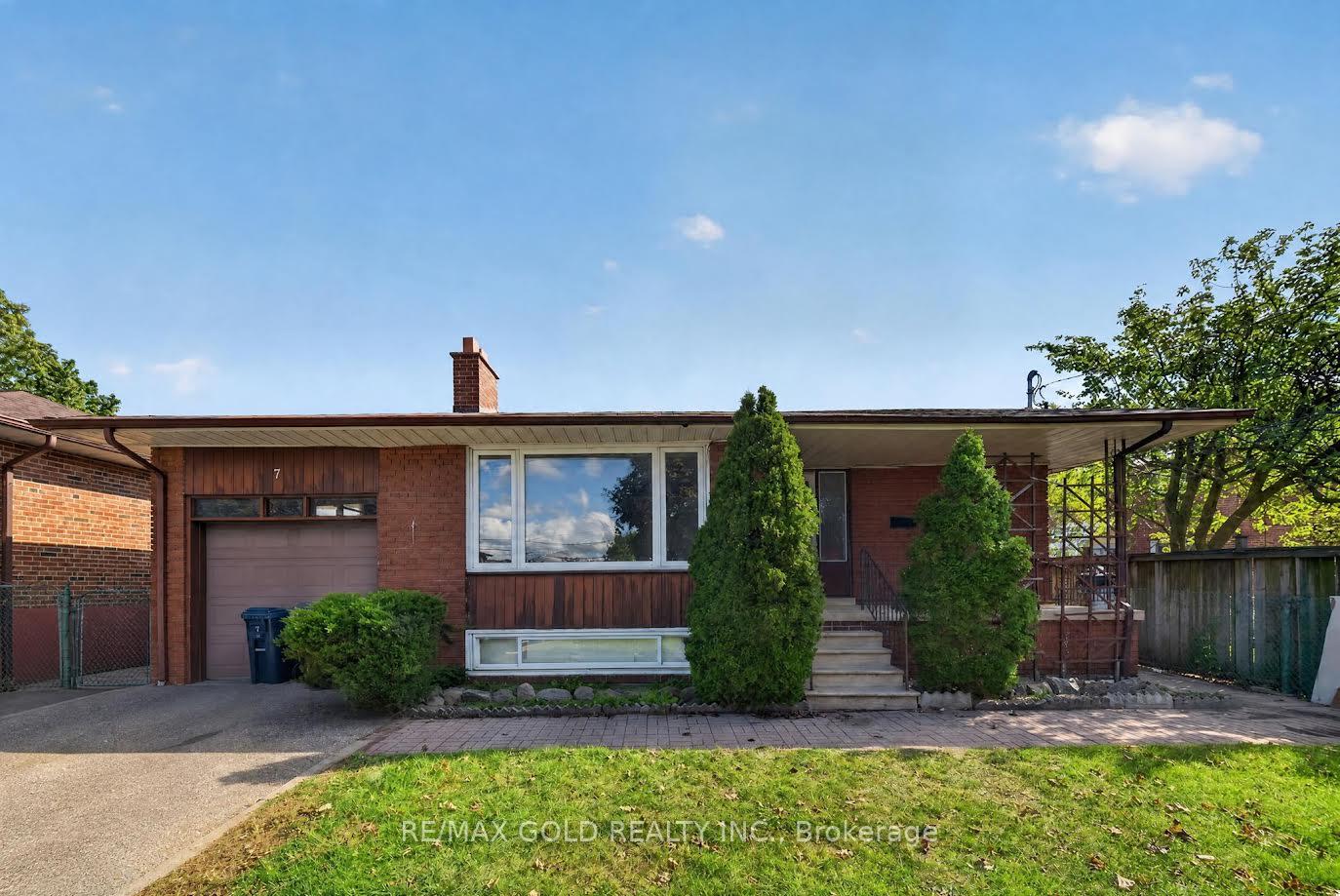 Front of 7 Larchmere Avenue