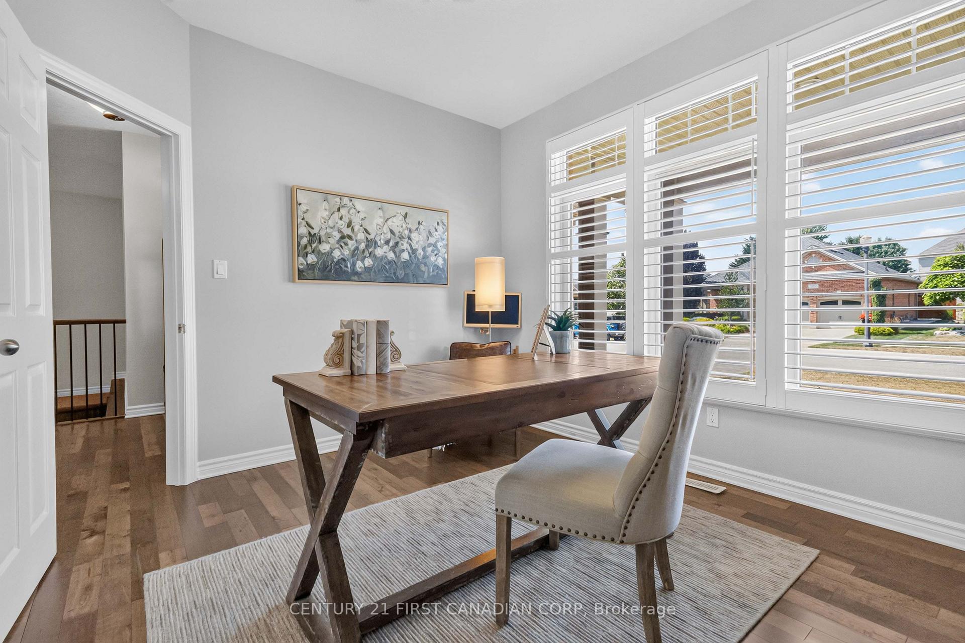 Photo 5 of 3183 Pincombe Drive, London, South W — HOMEH