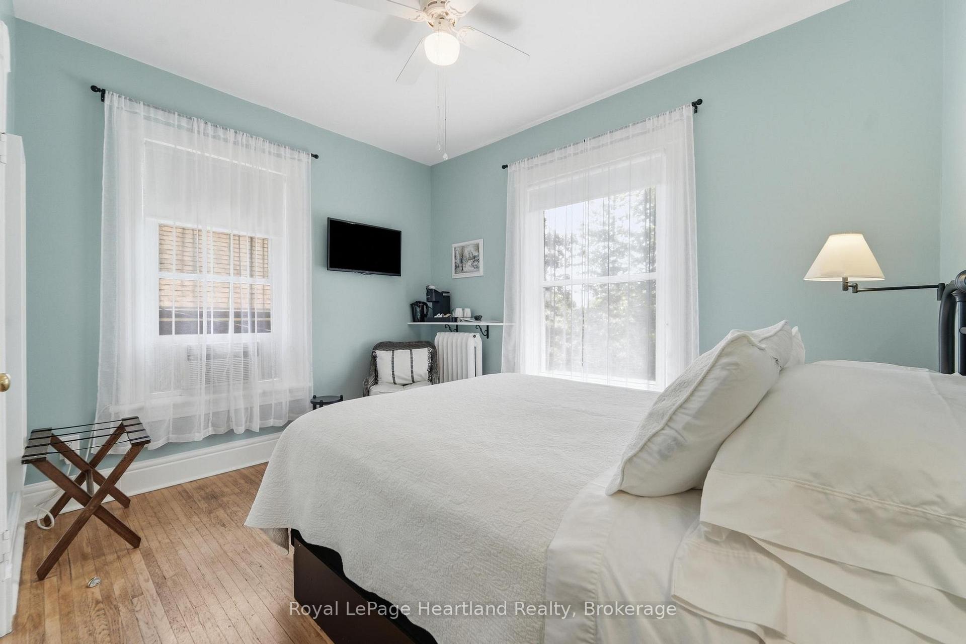 Photo 22 of 72 Colborne Street, Goderich, Goderich (Town) — HOMEH