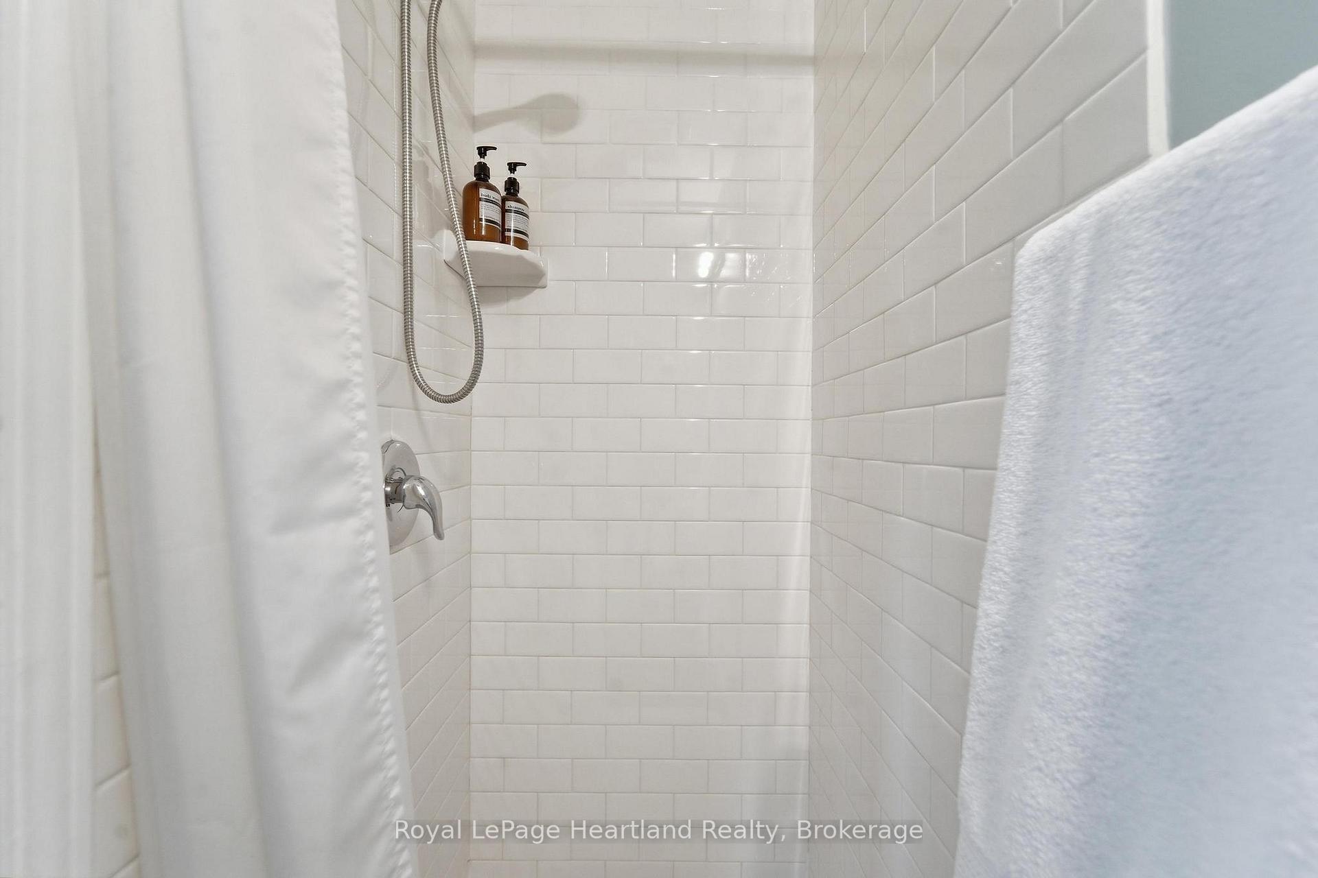 Photo 25 of 72 Colborne Street, Goderich, Goderich (Town) — HOMEH
