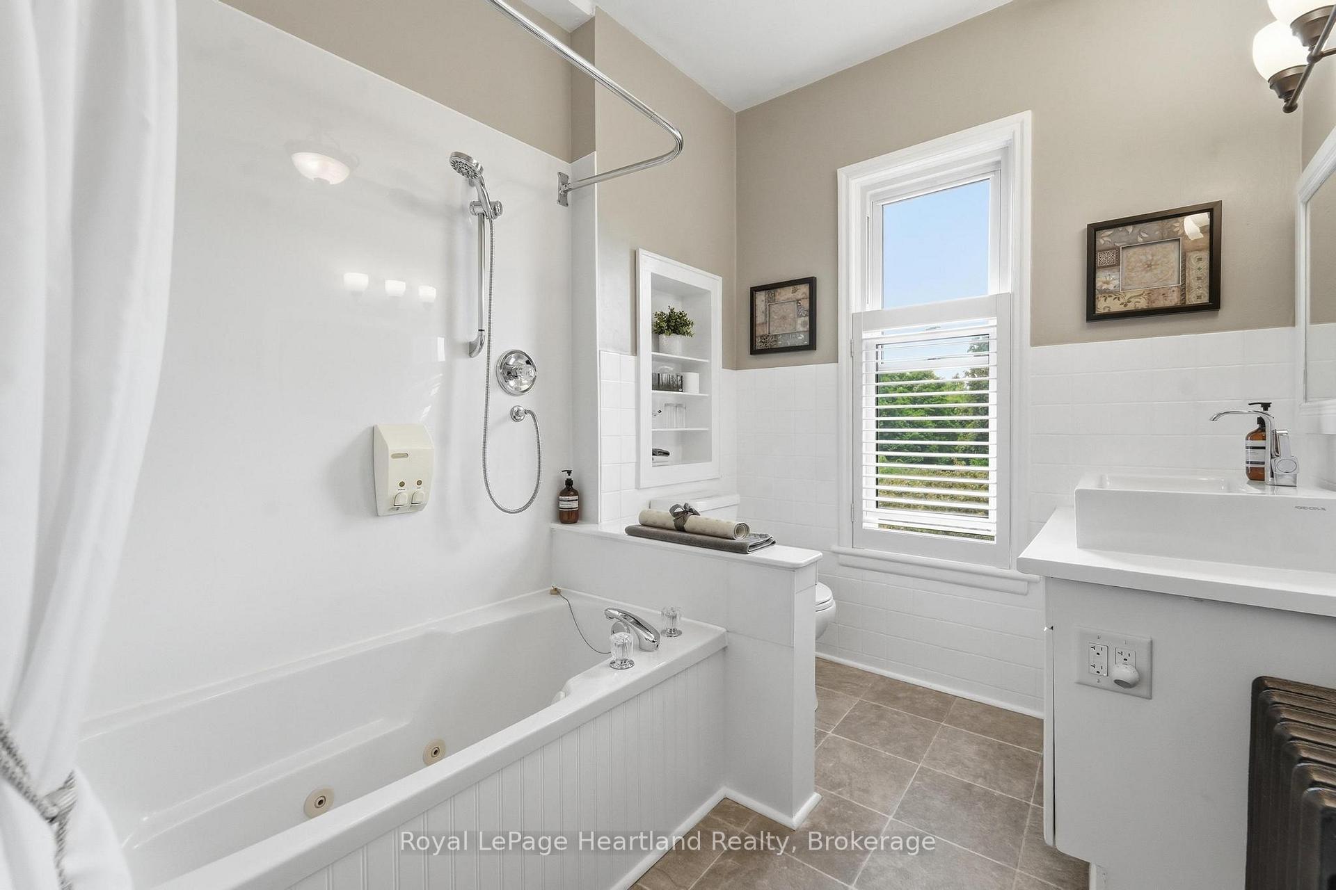 Photo 29 of 72 Colborne Street, Goderich, Goderich (Town) — HOMEH