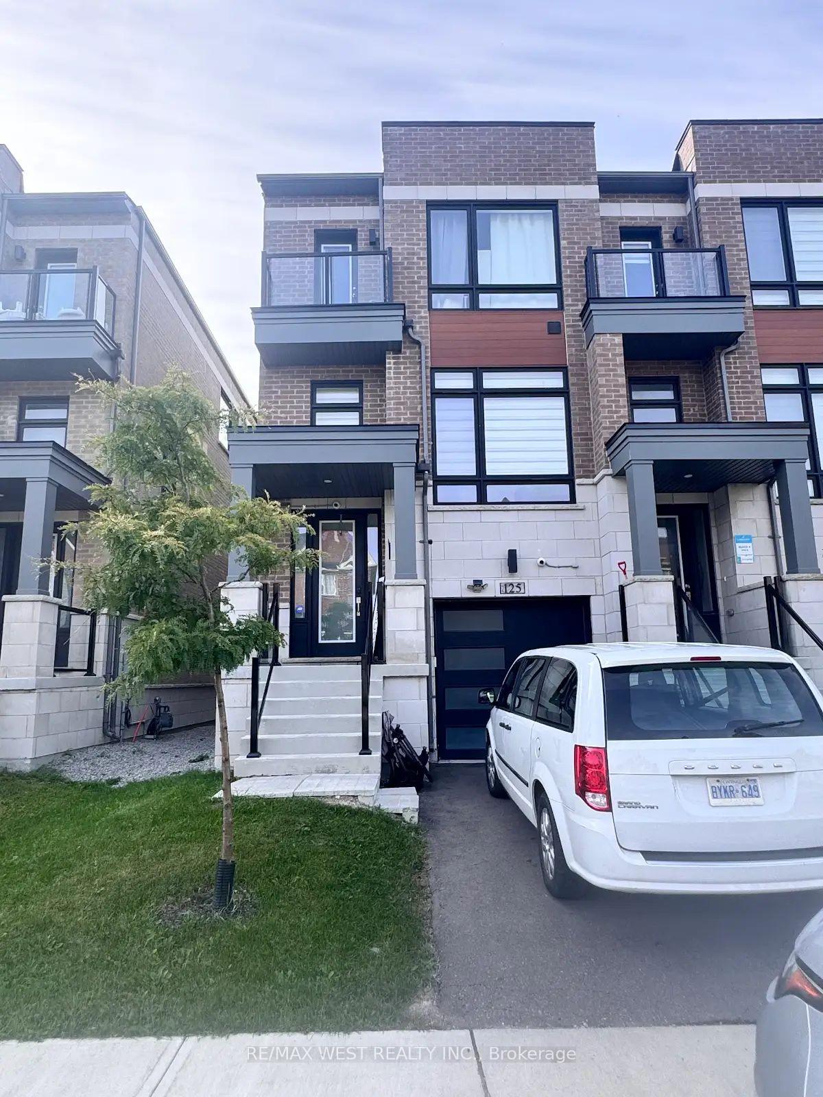 Front of 125 Farooq Boulevard