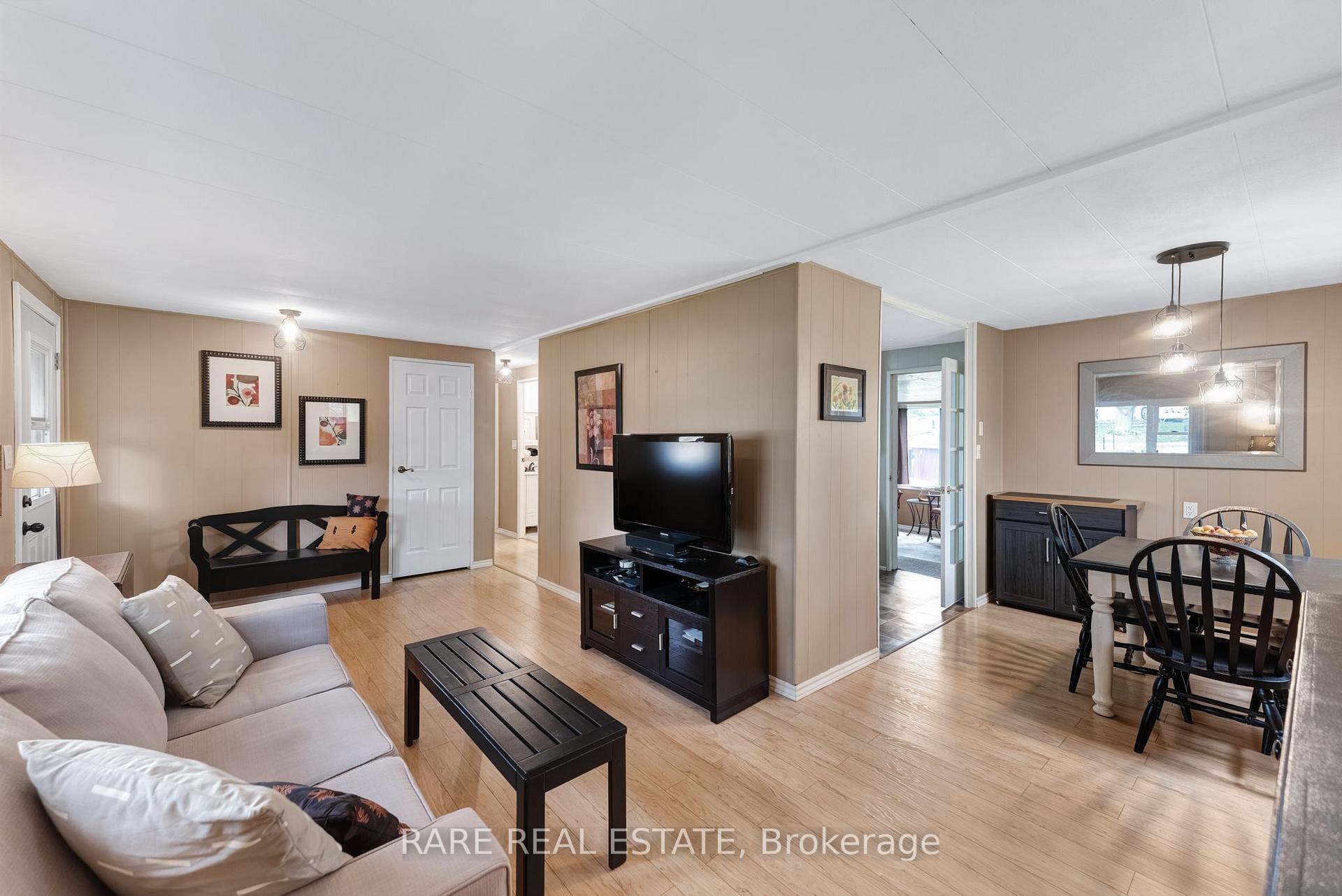Photo 4 of 11 Hawthorne Drive, Innisfil, Alcona — HOMEH