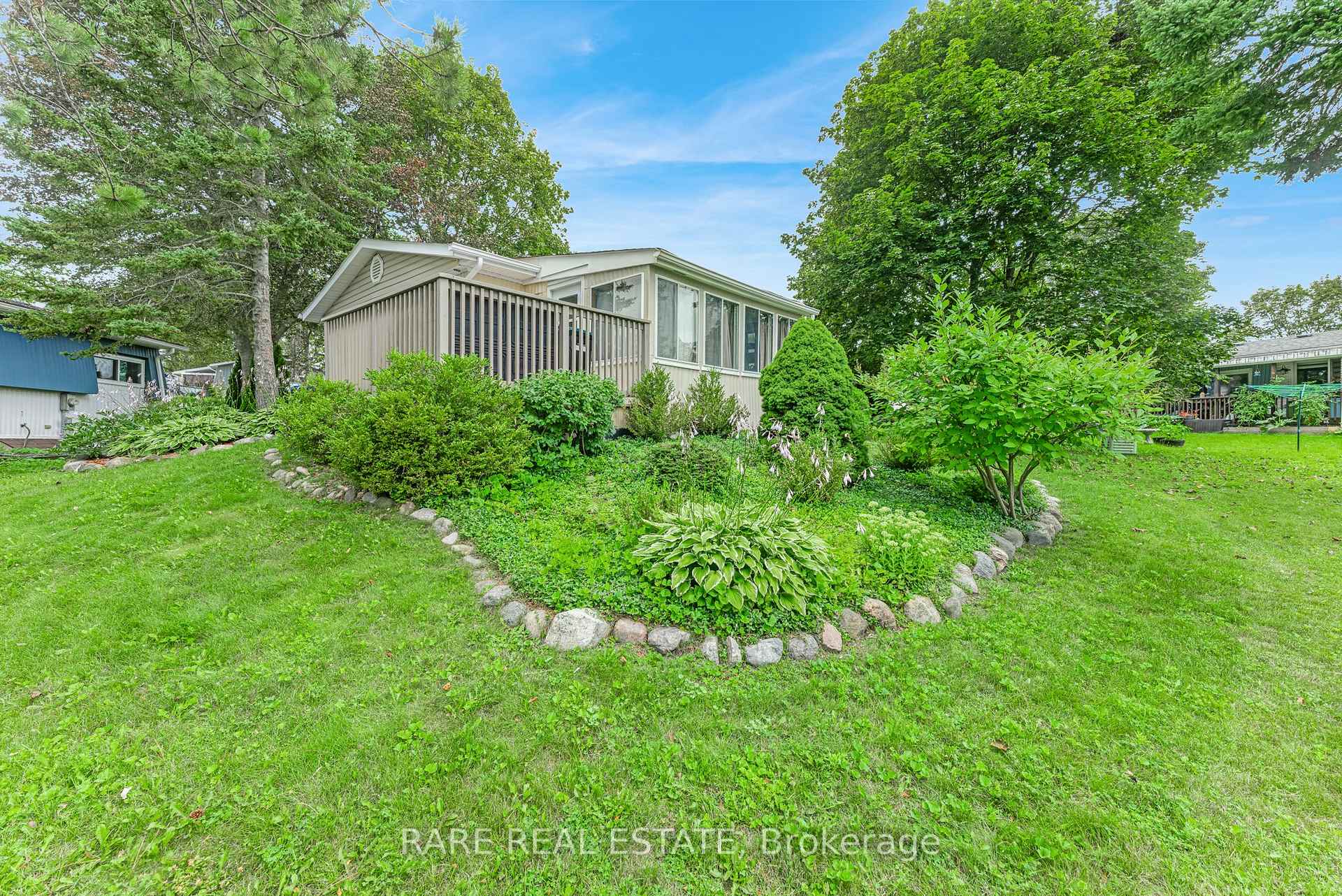 Photo 14 of 11 Hawthorne Drive, Innisfil, Alcona — HOMEH
