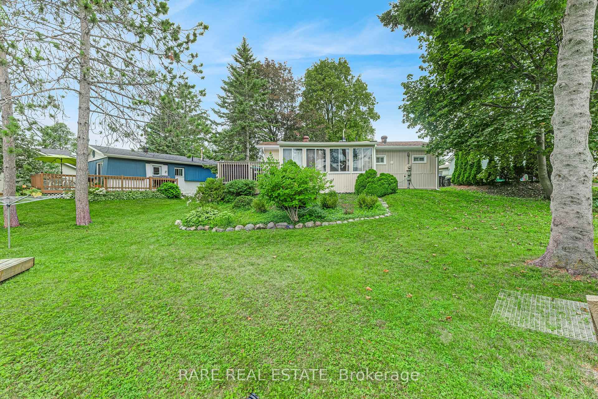 Photo 15 of 11 Hawthorne Drive, Innisfil, Alcona — HOMEH
