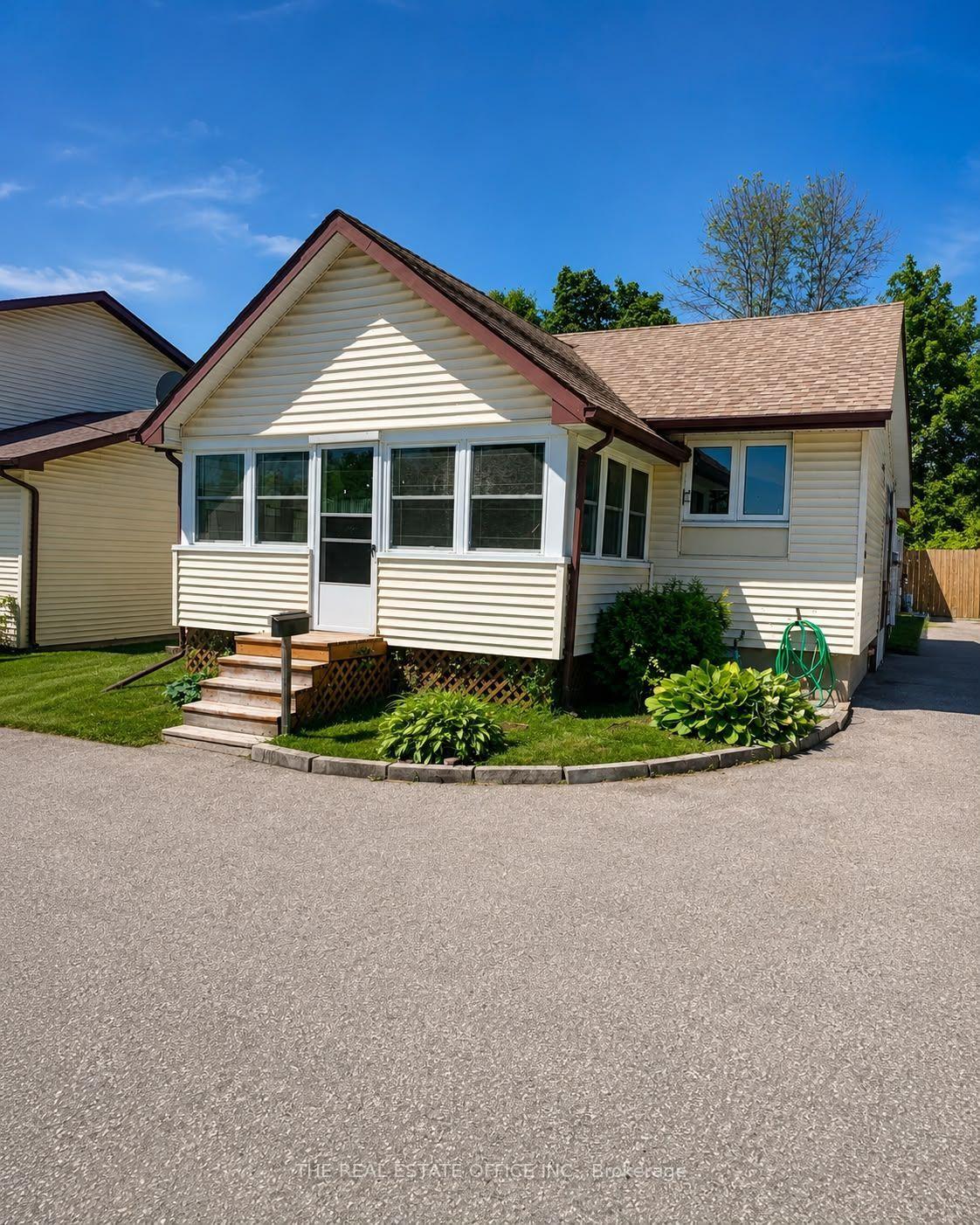 Photo 2 of 265 Pasadena Drive, Georgina, Keswick South — HOMEH