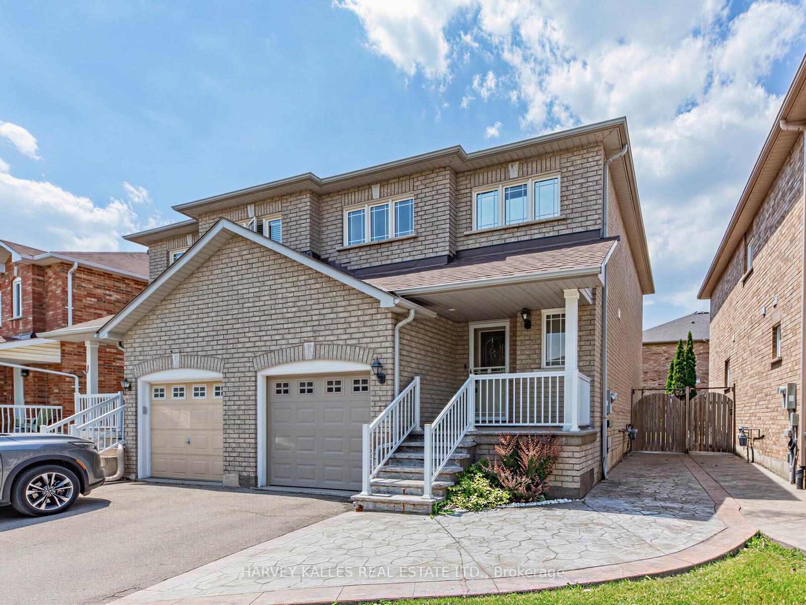 Photo 2 of 40 Blackthorn Drive, Vaughan, Maple — HOMEH