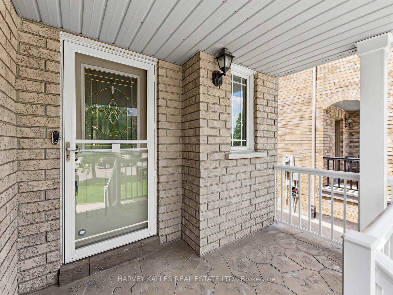 Photo 3 of 40 Blackthorn Drive, Vaughan, Maple — HOMEH
