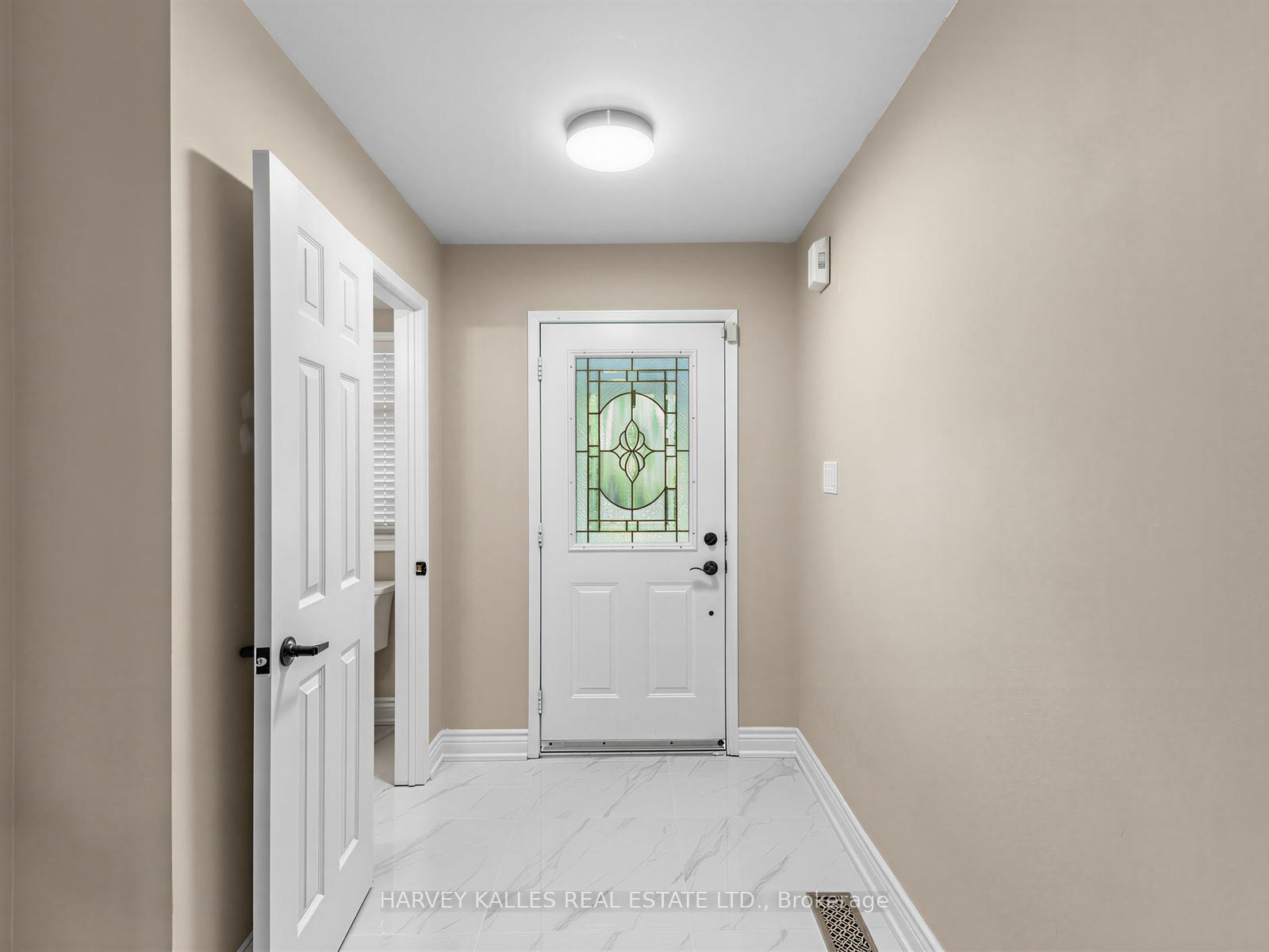 Photo 4 of 40 Blackthorn Drive, Vaughan, Maple — HOMEH