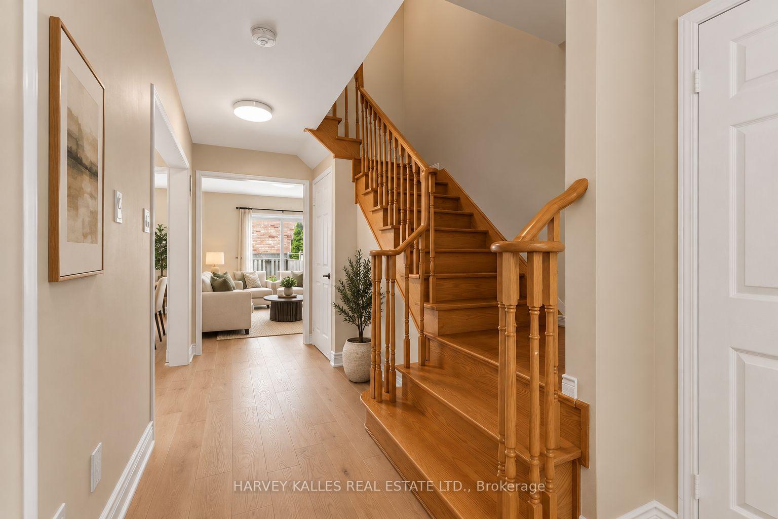Photo 5 of 40 Blackthorn Drive, Vaughan, Maple — HOMEH