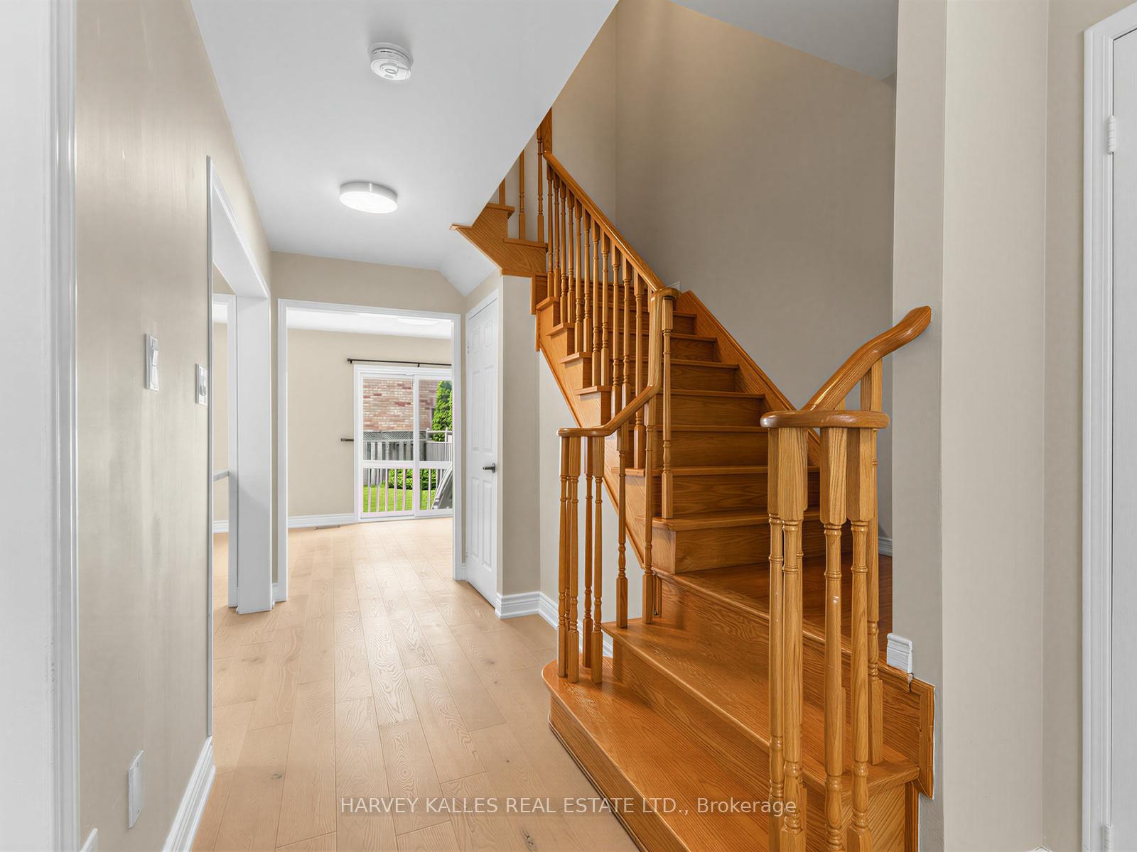 Photo 6 of 40 Blackthorn Drive, Vaughan, Maple — HOMEH