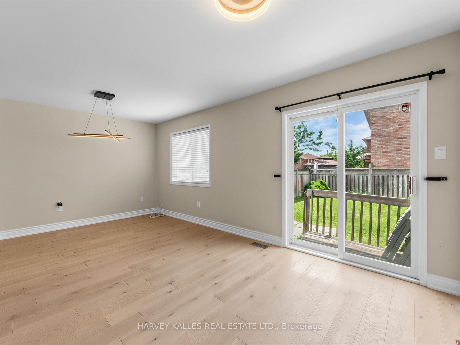 Photo 7 of 40 Blackthorn Drive, Vaughan, Maple — HOMEH